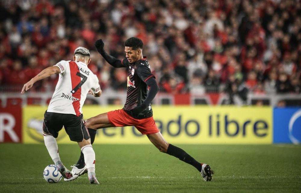 Alix Vinícius parabeniza Bragantino por jogo contra River Plate, mas lamenta gol no fim: 