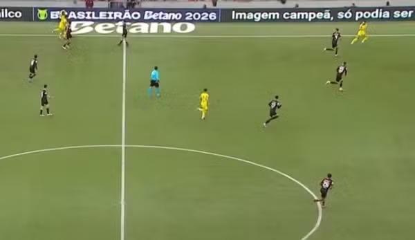 Assistente marca impedimento em cobrança de lateral na Série A e causa revolta do Mirassol