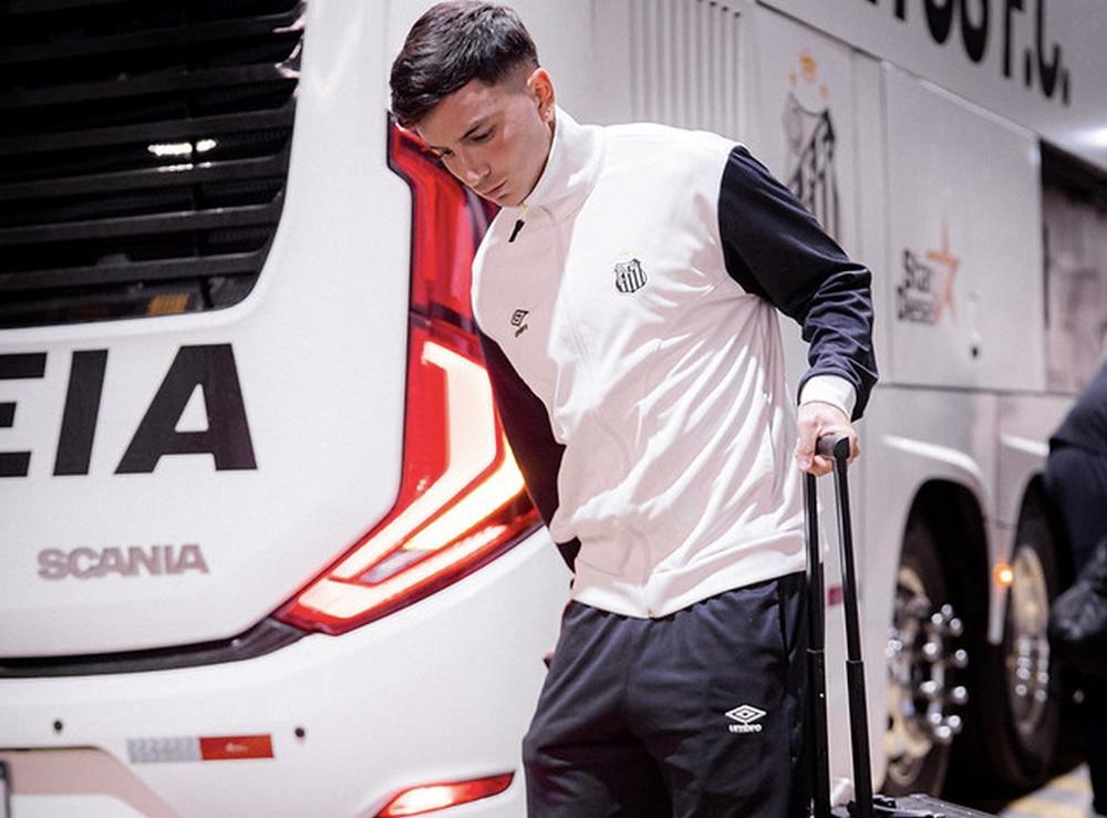 Barreal, do Santos, é só advertido pelo STJD e cumpre suspensão automática contra o Grêmio