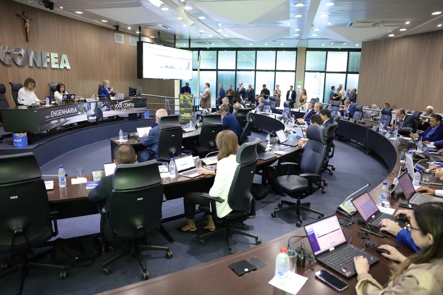 Confea aprova novas regras para cancelamento de registro de empresas