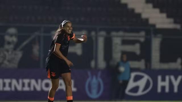 Corinthians vence o São Paulo e segue na liderança do Brasileiro Feminino