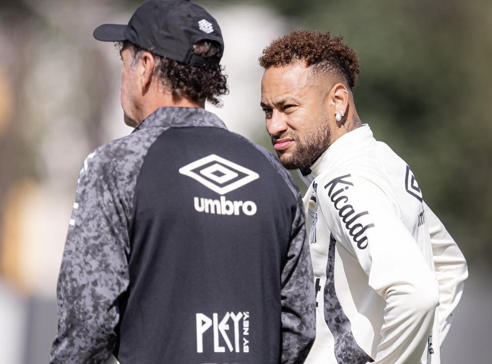 Cuca nega privilégios a Neymar no Santos e exalta camisa 10: 