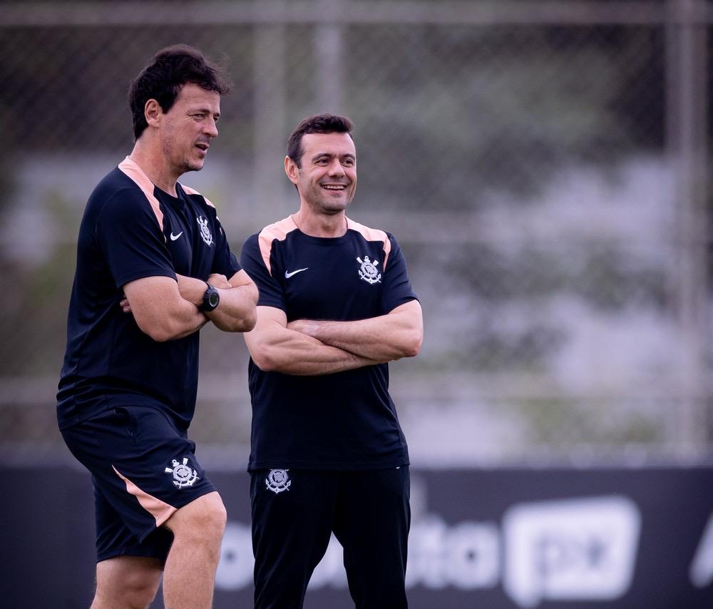 Escalação do Corinthians: Memphis treina com o elenco, e Bidu será desfalque contra o Peñarol