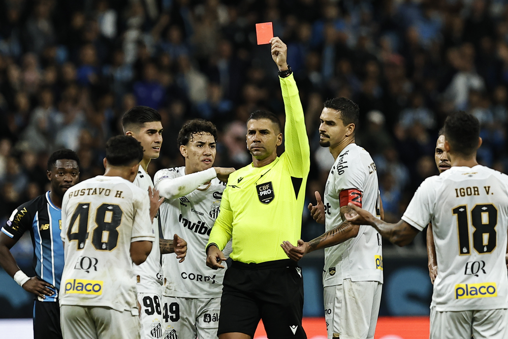 Gustavo Henrique desfalca Santos contra o Vitória pelo Brasileirão