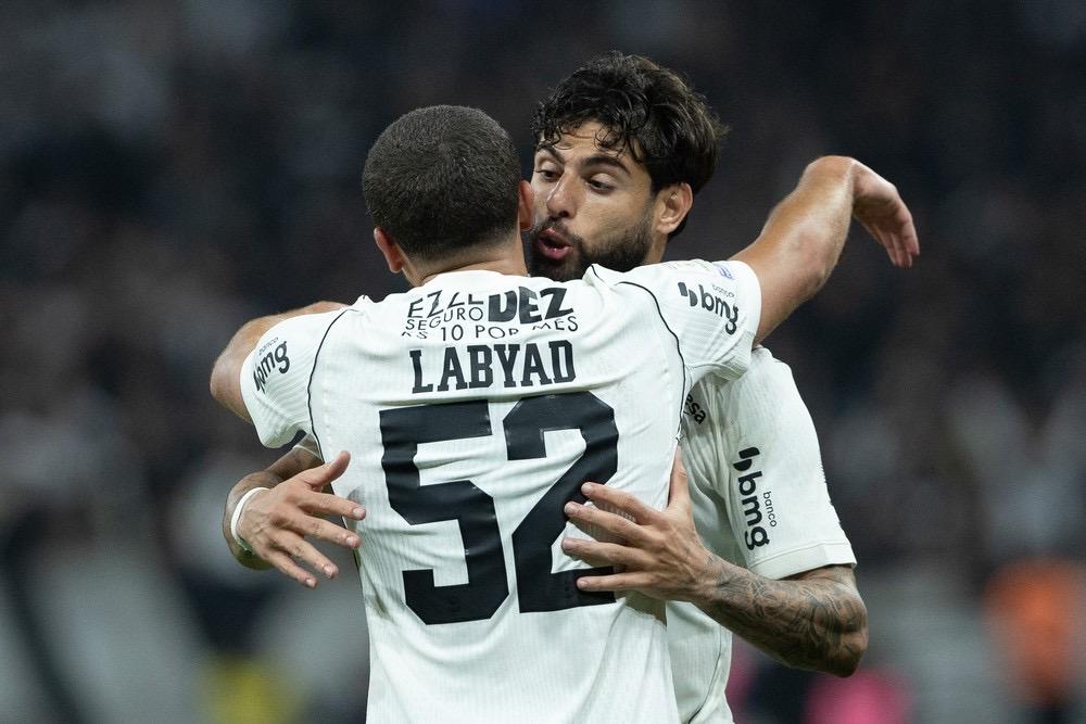 Labyad decide vitória do Corinthians e comemora fase artilheira: 