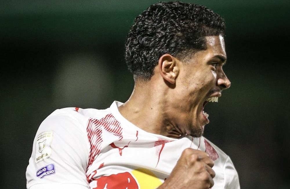 Lucas Barbosa comemora reabilitação do Bragantino após vitória sobre a Chapecoense