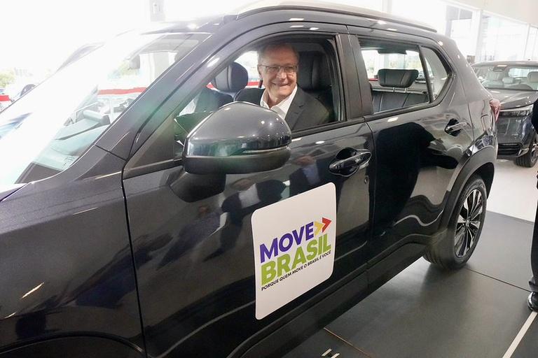 Move Brasil quer estimular mais mulheres no transporte por táxi e aplicativo, diz Alckmin