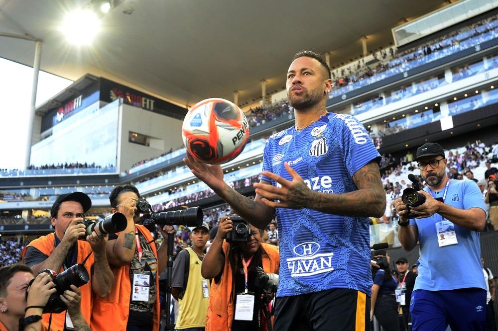 Neymar na Copa e estrutura: por que Santos vai mandar jogo pré-convocação na casa do Corinthians