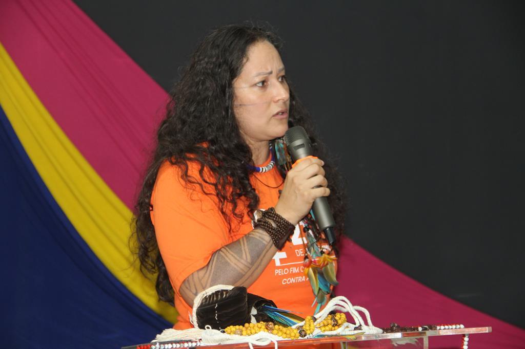 Palestra aborda violência doméstica, abuso infantil, silêncio, denúncia e acolhimento