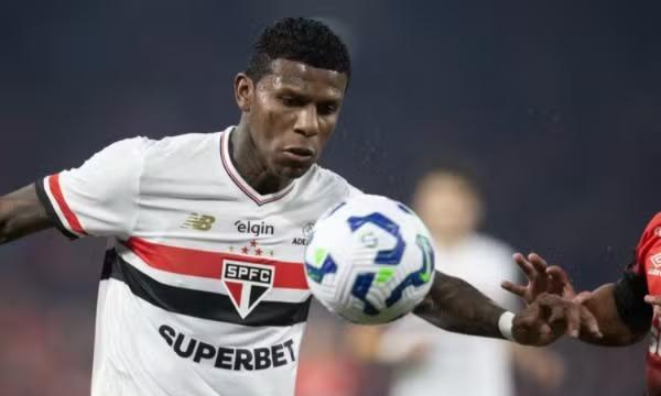 São Paulo espera volta de Arboleda na próxima semana e vê janela como opção para decidir futuro