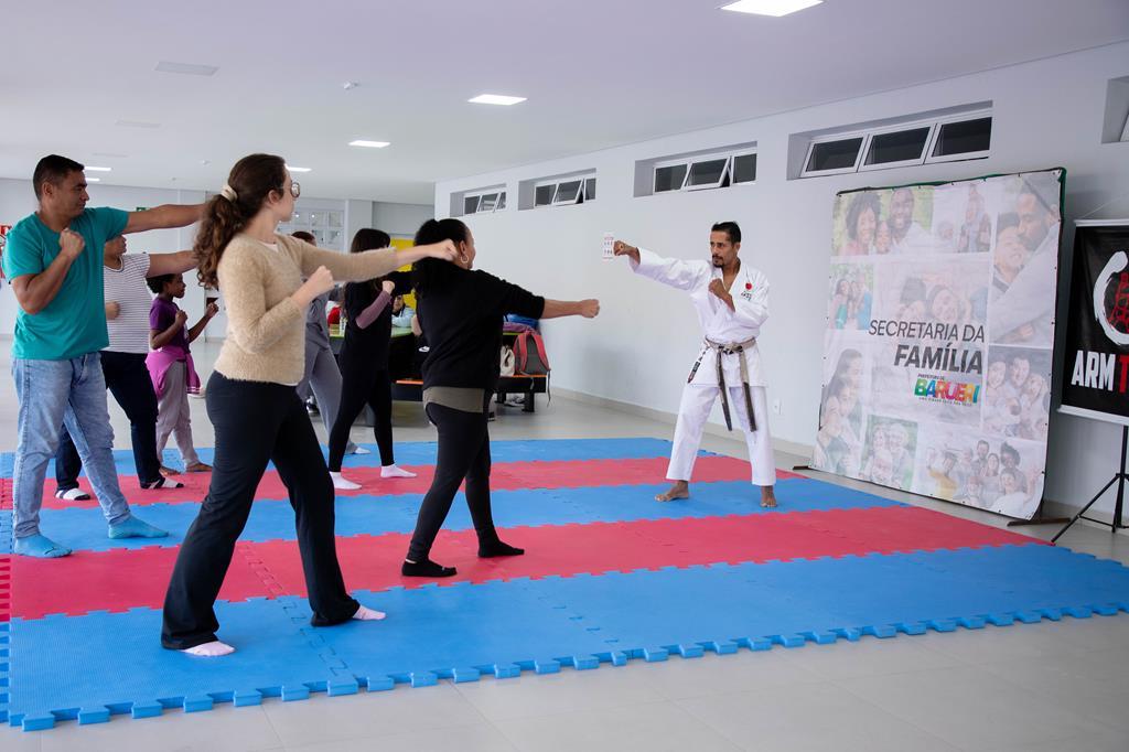 Secretaria da Família promove aula especial sobre defesa pessoal
