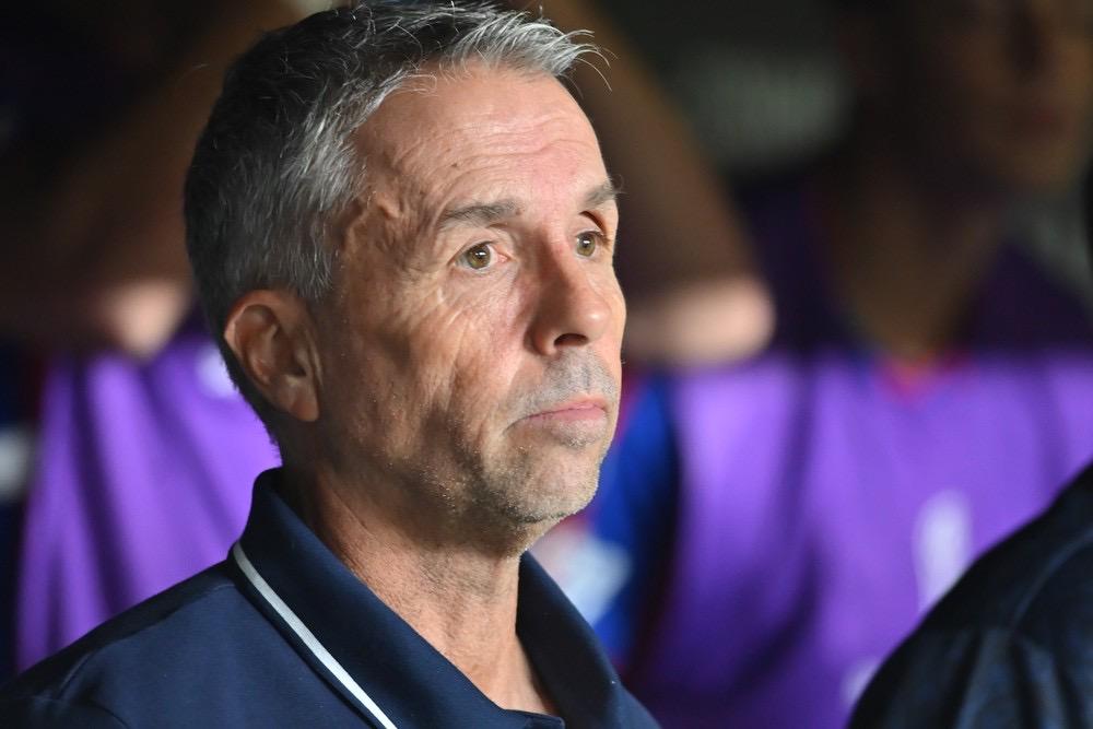 Técnico do San Lorenzo diz que foi agredido por torcedores do Santos: 