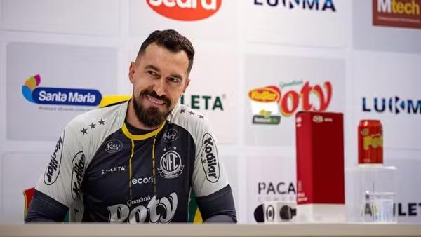 Walter cita “fator emocional” contra o Corinthians e destaca duelo com Hugo Souza
