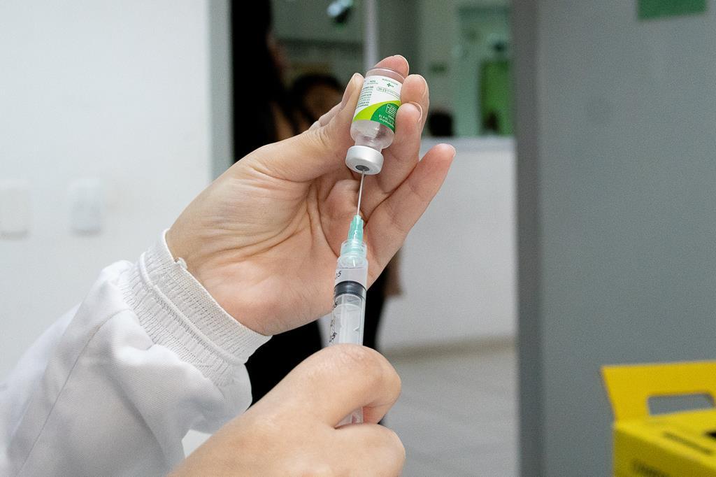 Barueri leva vacinação à população e aplica mais de 4 mil doses em um mês