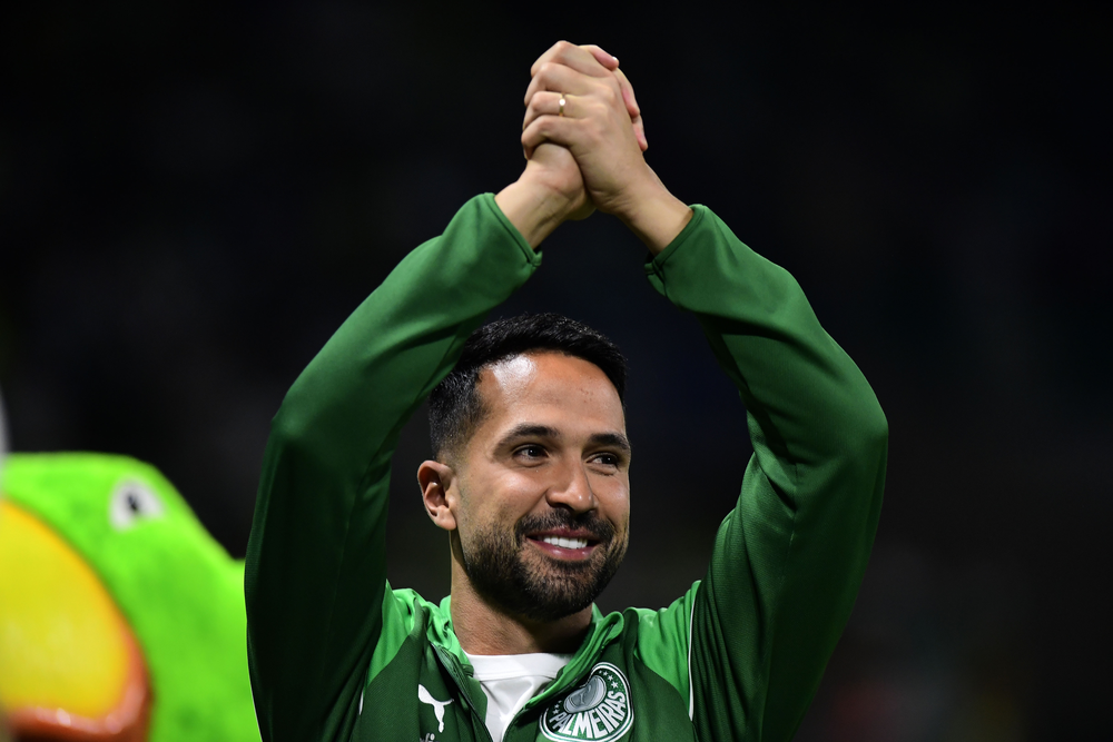 Feliz no México, Luan acompanha a Copa de perto e planeja futuro no Palmeiras até depois de parar