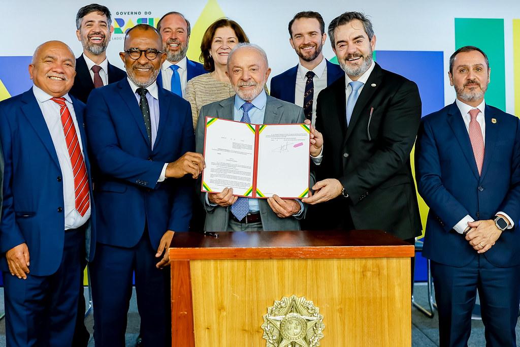 Lula assina Estatuto da Segurança Privada: 'Estabelecimento da dignidade profissional'