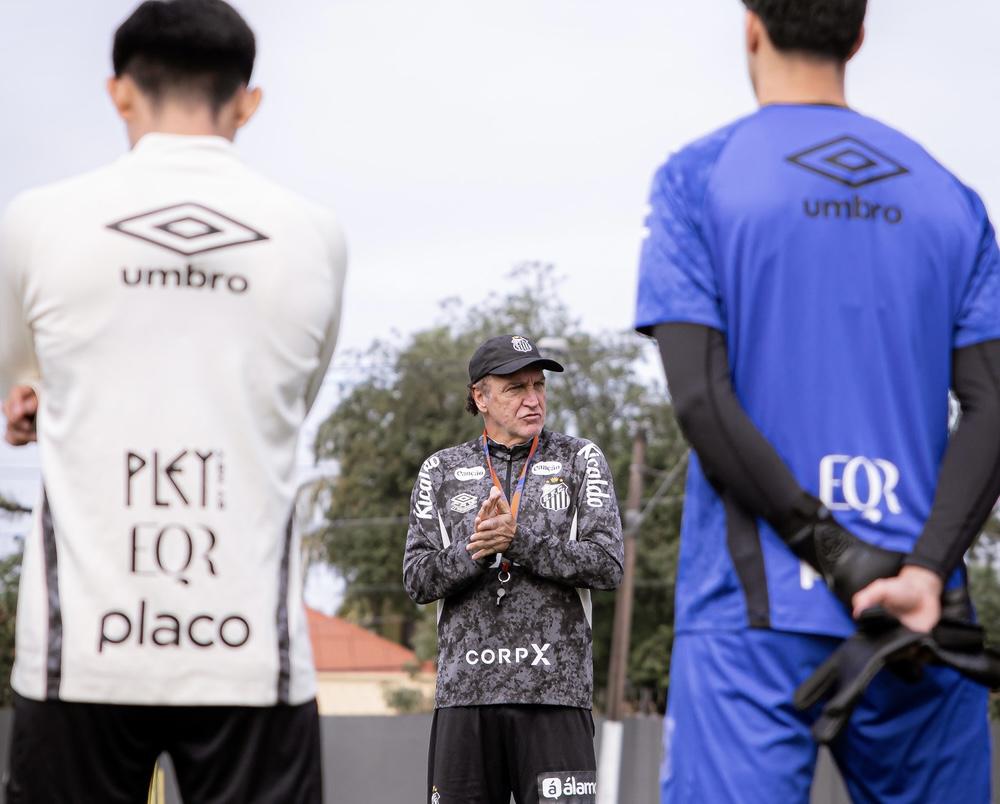 Trabalhos táticos e variações: como Cuca deve avançar na preparação do Santos nesta semana