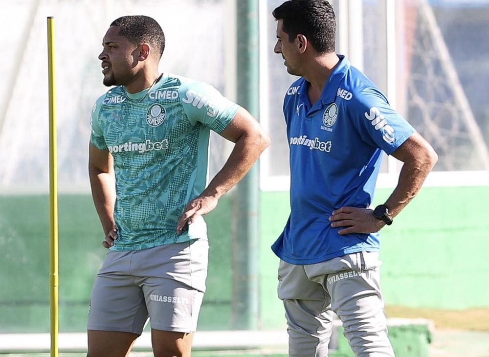 Treino do Palmeiras: joia da base faz atividade com o elenco