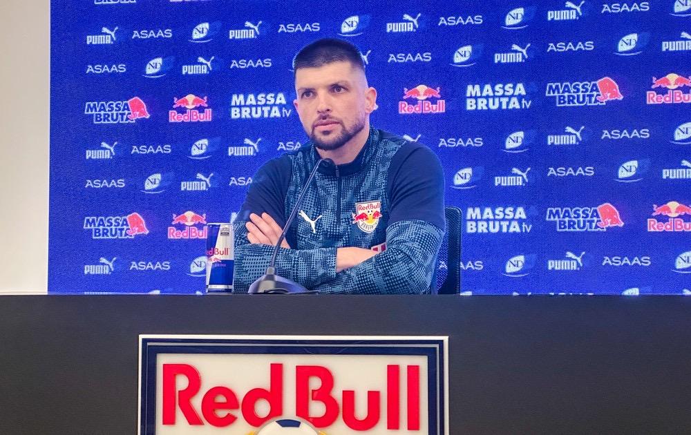Volpi conta compromisso firmado entre atletas do Bragantino para volta ao Brasileirão e brinca sobre relação com Cleiton