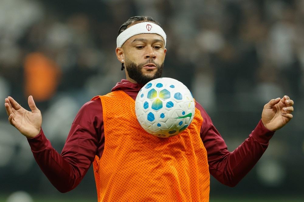 Em negociação com o Corinthians, Memphis faz post enigmático: 
