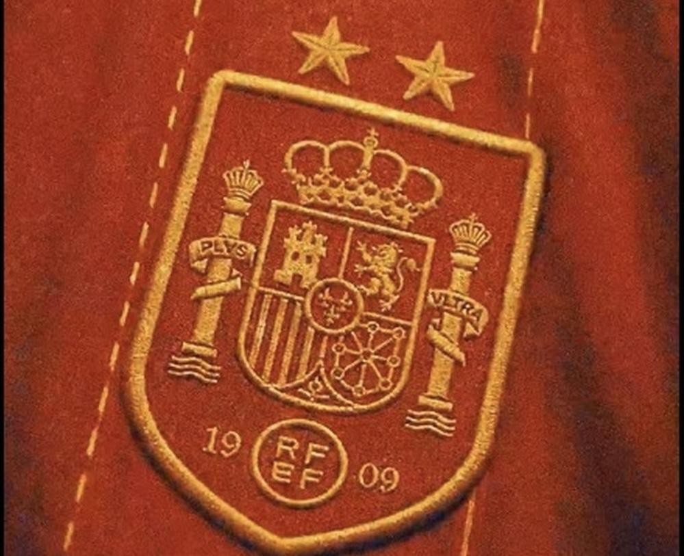Federação Espanhola atualiza escudo com a segunda estrela pelo bi mundial