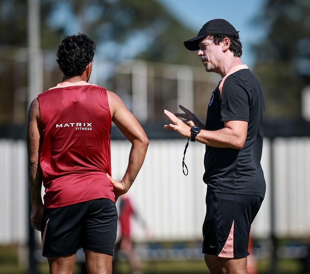 Treino do Corinthians: Diniz faz coletivo e testa escalação para jogo com o Remo