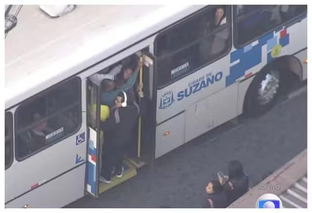 Passageiros reclamam de demora, superlotação e motoristas que não sabem caminho de ônibus do Paese no 2° dia de greve da CPTM em SP