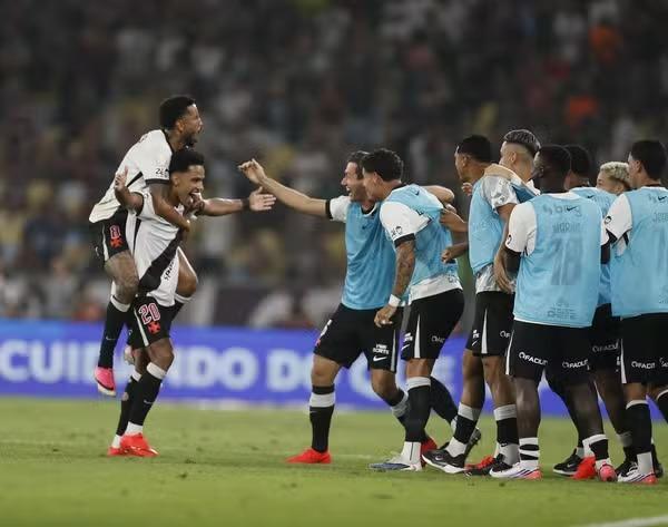 Vasco elimina o Fluminense pela 10ª vez no século e tem o dobro de classificações sobre o rival