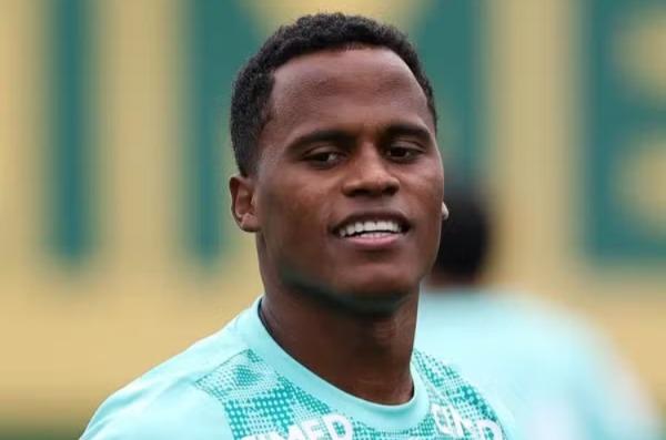 Arias, Piquerez e Barboza participam de parte do treino do Palmeiras