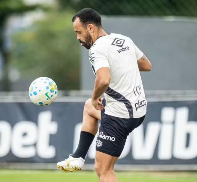 Moisés perde espaço e vira última opção no ataque no Santos