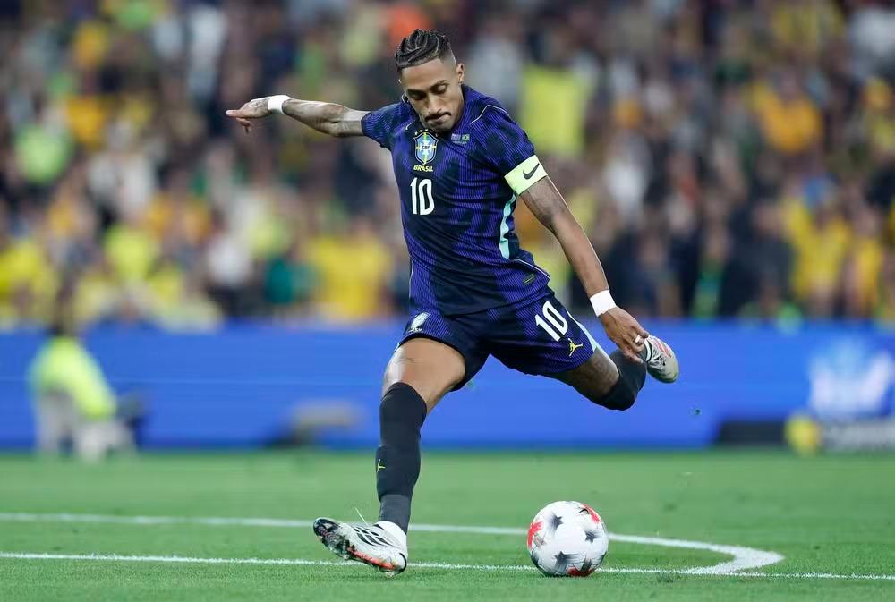Raphinha é cortado da Seleção e não viaja para amistoso com a Índia