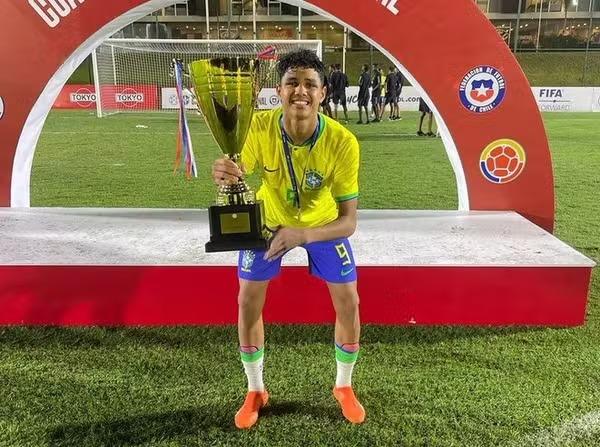 Saiba quem é o jogador do Bragantino que vai ao Flamengo no negócio por Wallace Yan