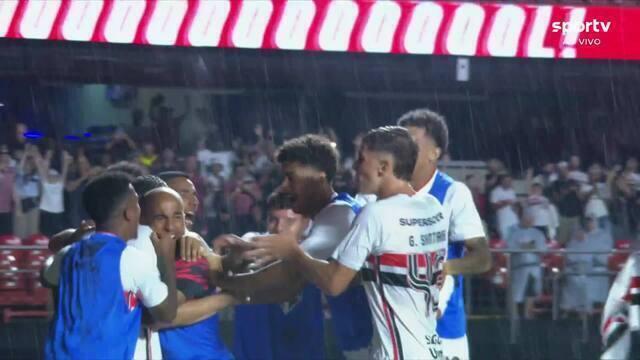 Com dois gols de Calleri, São Paulo vence o Vitória no retorno de Lucas Moura