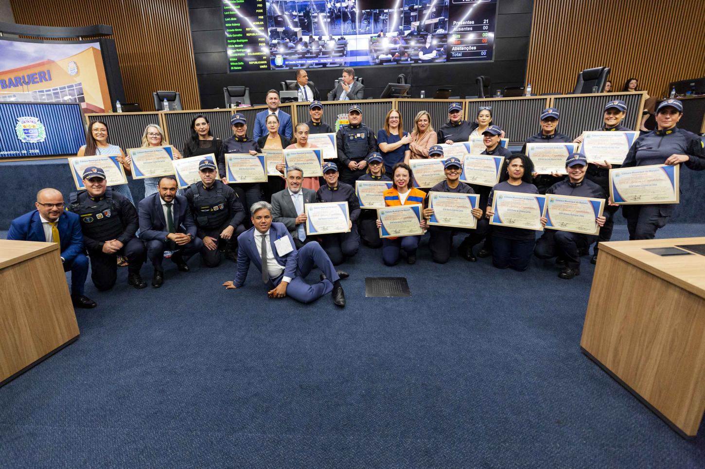 Pioneiras da Guarda Municipal recebem homenagem na Câmara